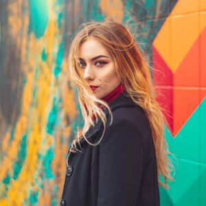 How to Pose People Who Are Not Models for Natural and Authentic Portraits